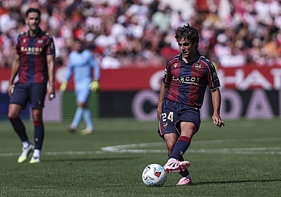 Carlos Álvarez, en el partido en Girona.