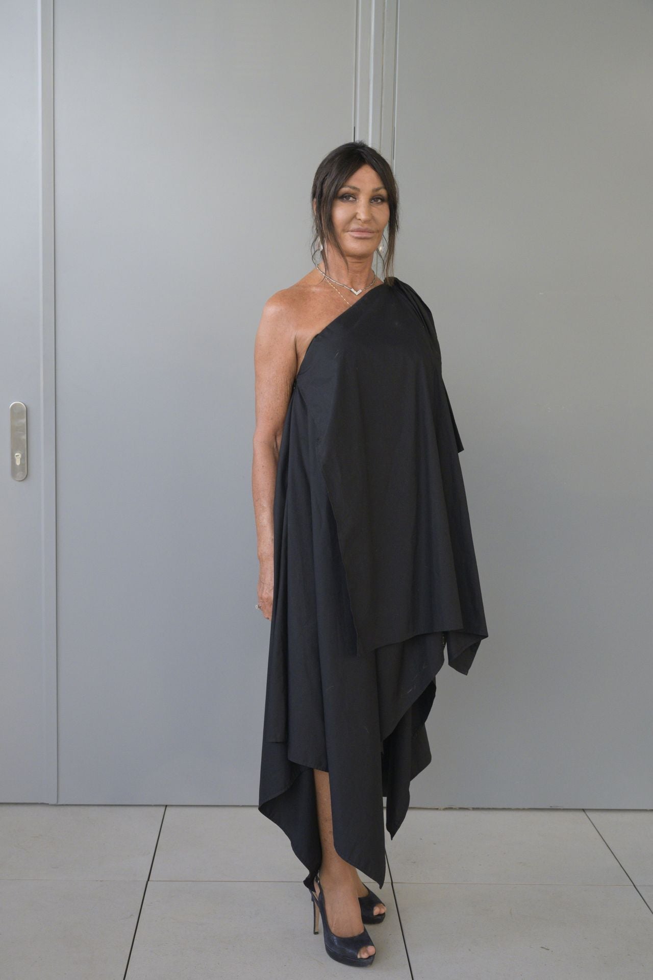 Aurora Reig lleva un vestido de Bimba&Lola, bolso de Latouche y tacones Purificación García.