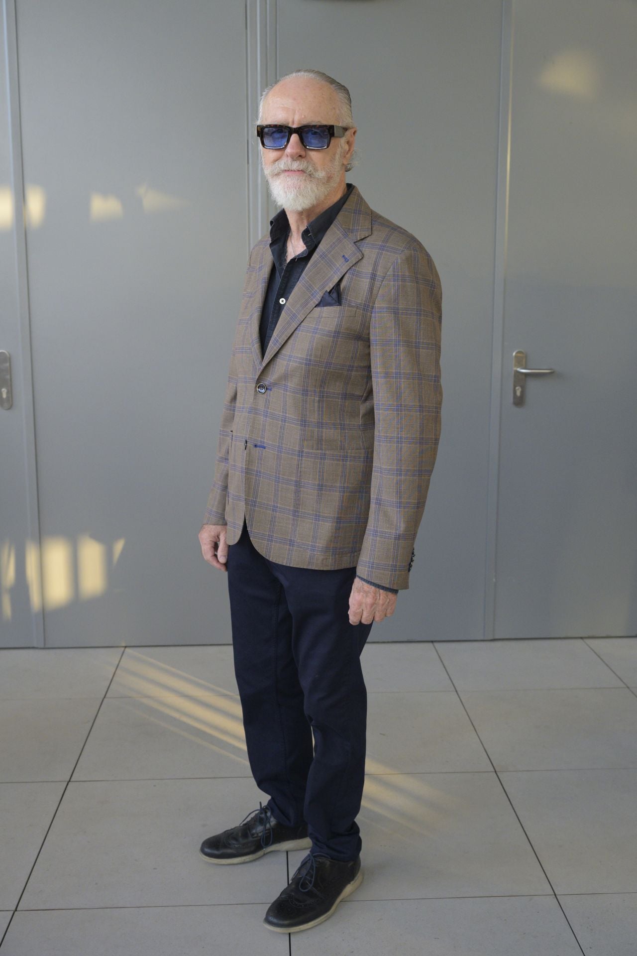 El colaborador de LAS PROVINCIAS José María Lorente Hernandis lleva una americana a cuadros de una boutique de Bilbao.