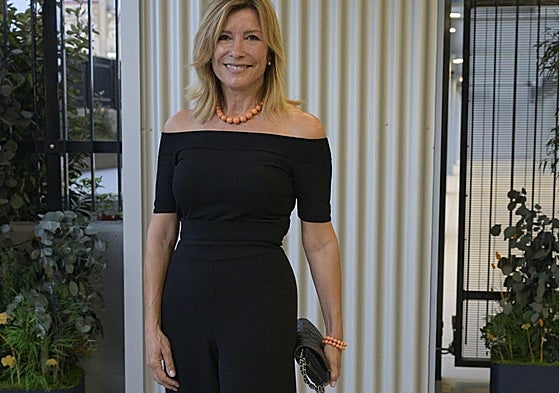 Susana volvió a la vida social con un dos piezas de la firma Sybilla, zapatos de Gucci y joyas de Rabat.