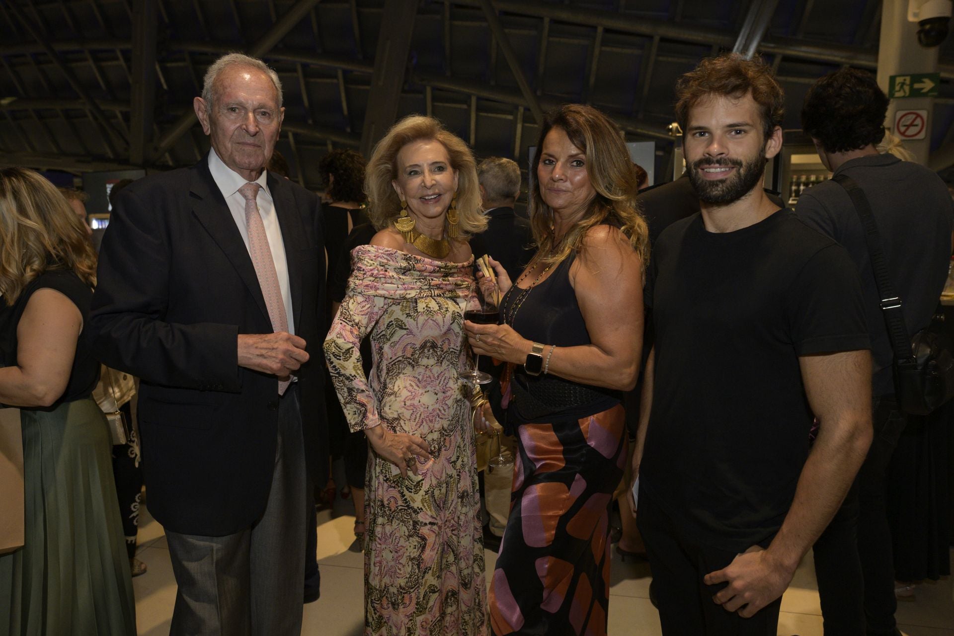 El doctor Murgui, Mayrén Beneyto, Estrella Orozco y Vicente Segrelles.