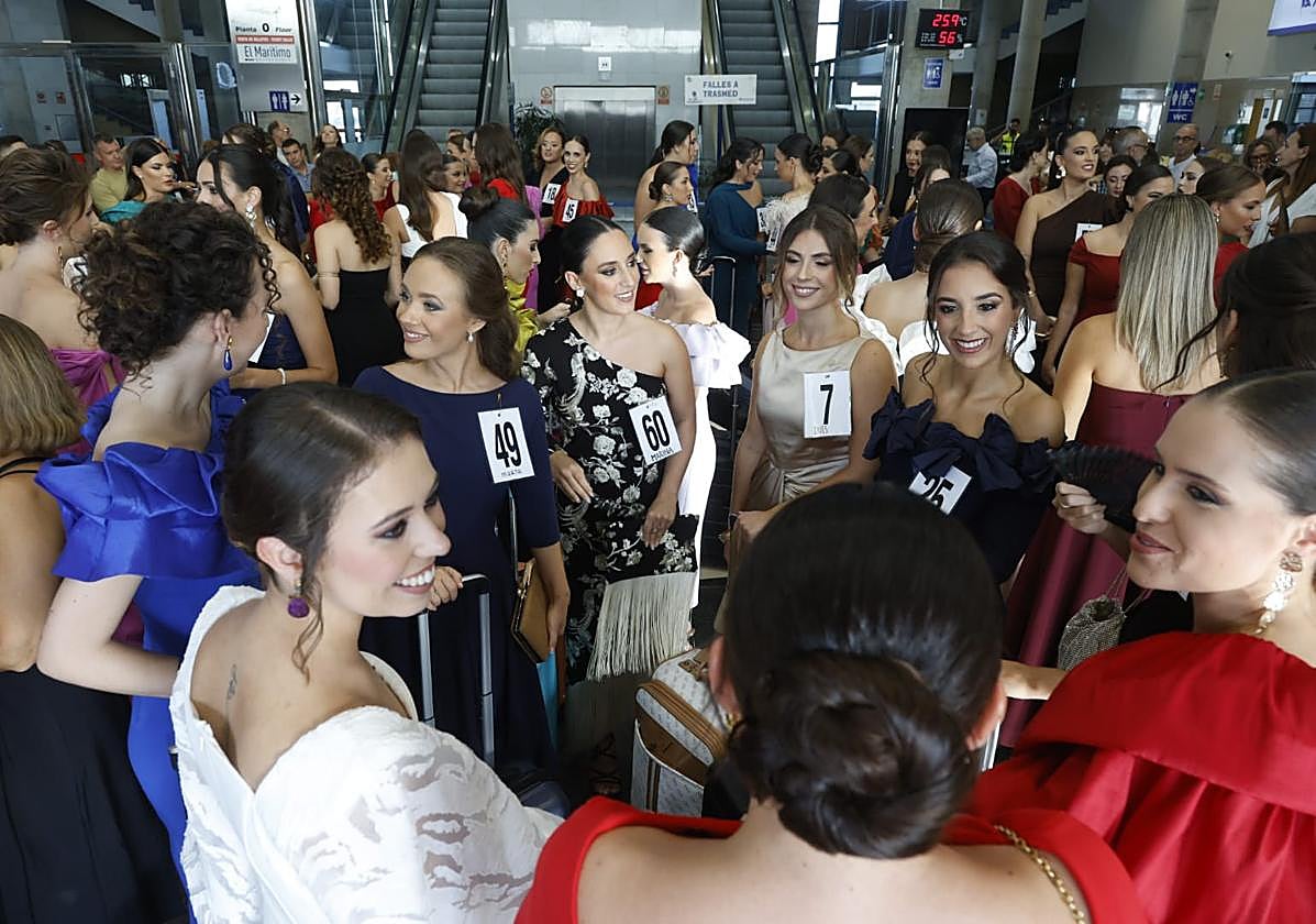 Las candidatas, a punto de embarcar.