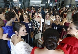 Las candidatas, a punto de embarcar.