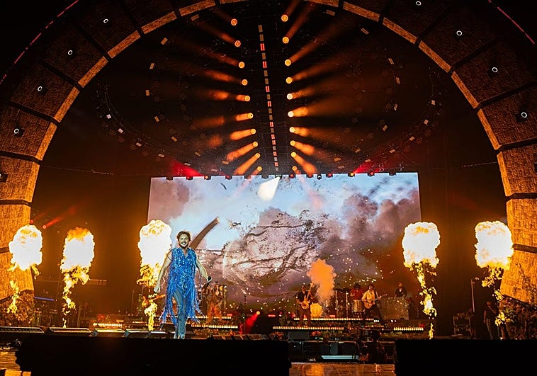 Manuel Carrasco durante su concierto en el Roig Arena.