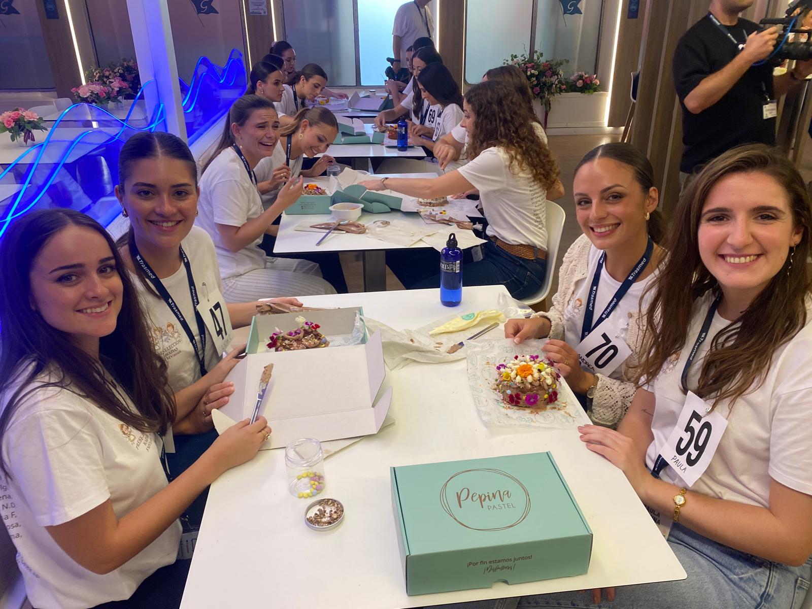 FOTOS | Las candidatas a fallera mayor de Valencia, de taller de repostería en alta mar