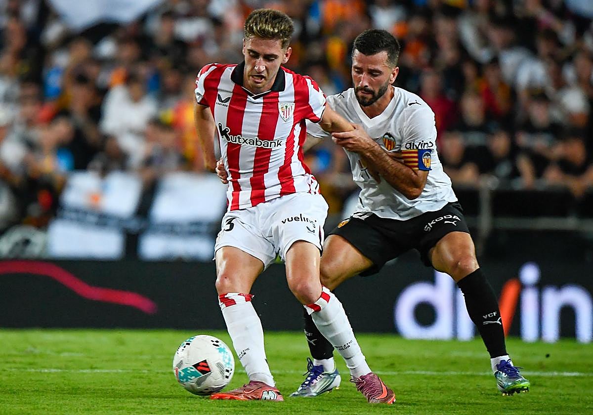 Gayà durante el partido contra el Athletic.