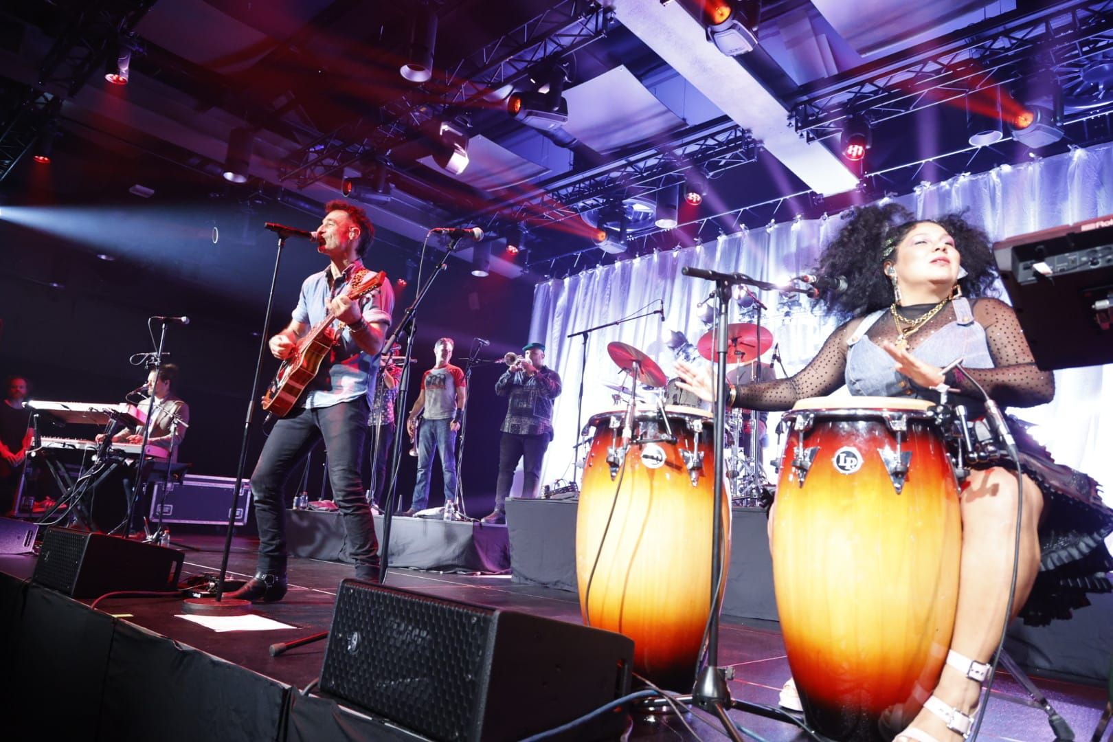 FOTOS | Cat Empire estrena la Sala Auditorio del Roig Arena