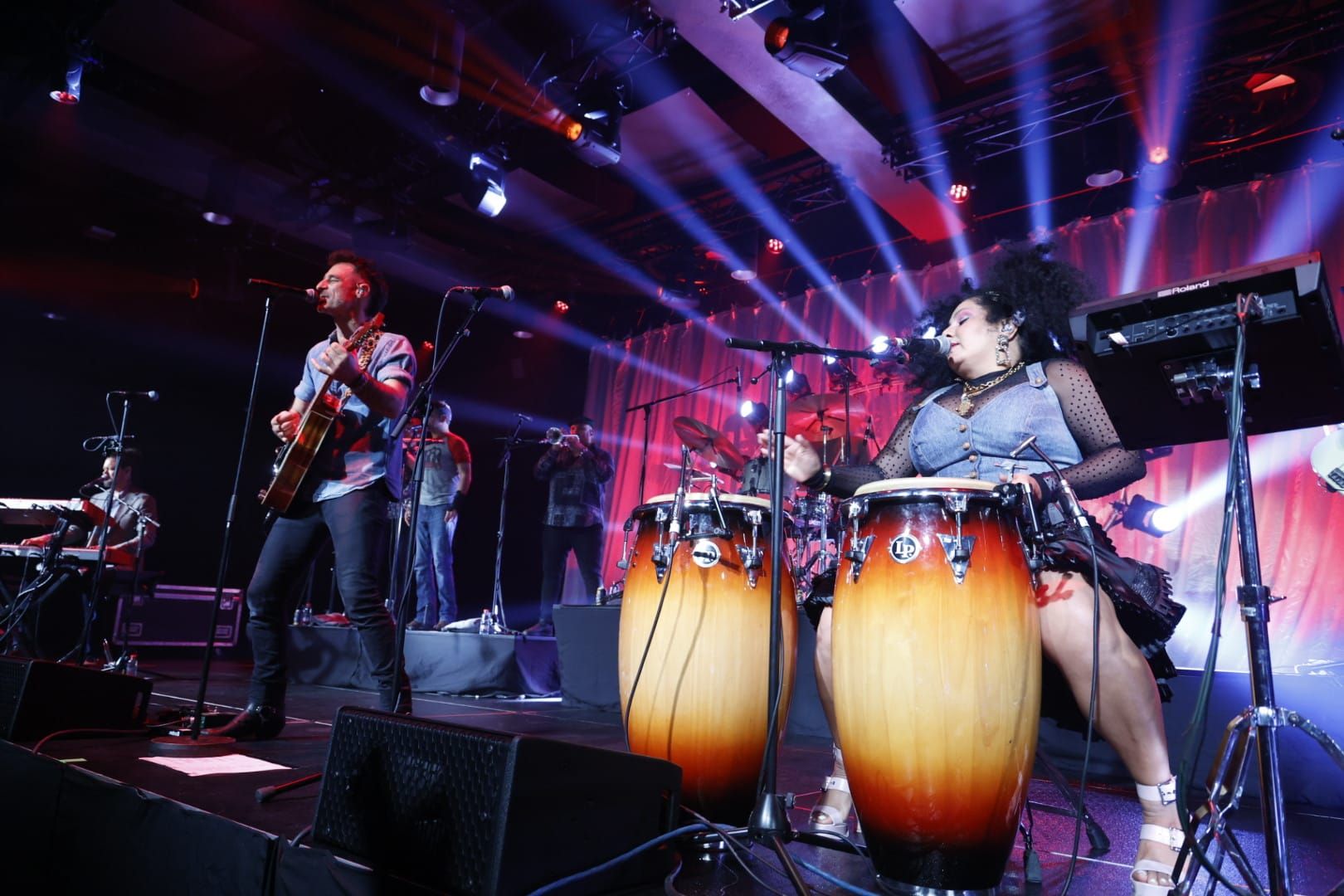 FOTOS | Cat Empire estrena la Sala Auditorio del Roig Arena