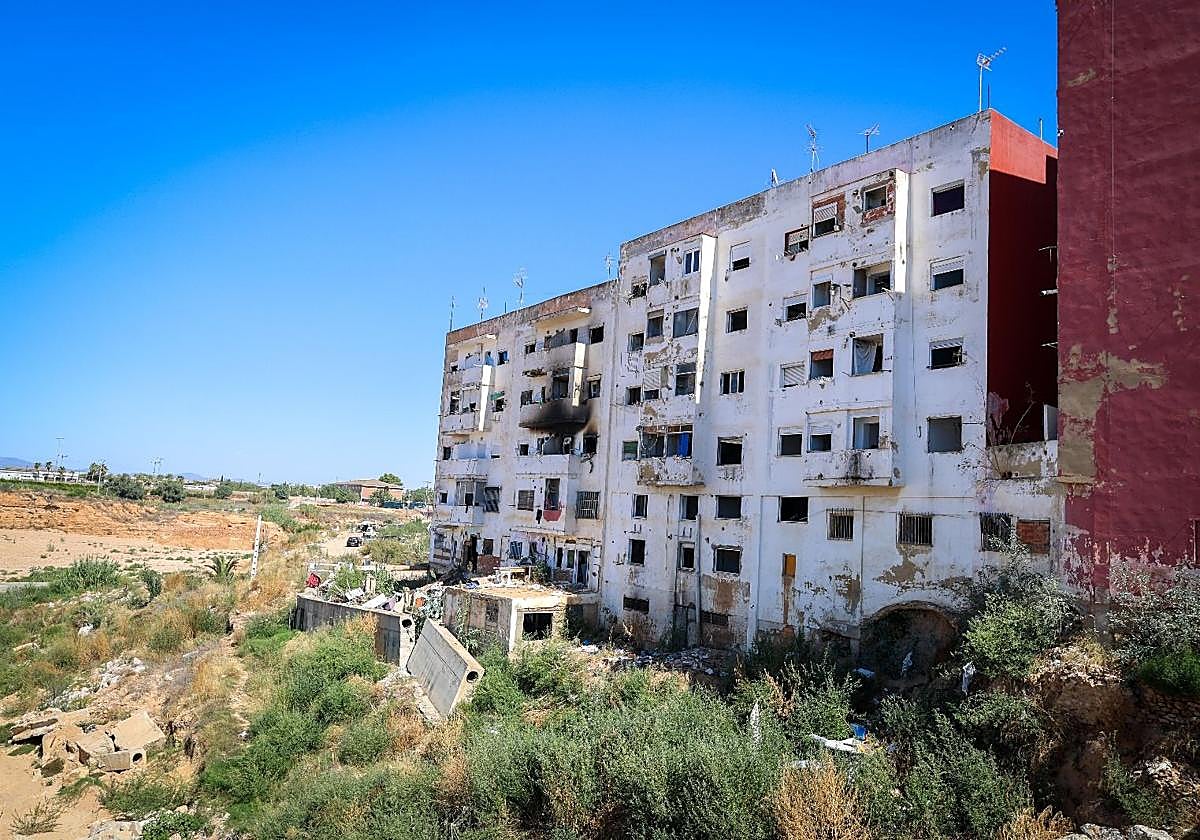 Parte trasera de los edificios pendientes de derribo en Torrent.