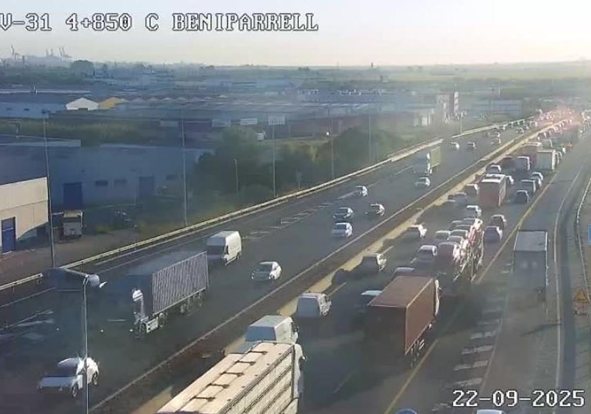 Atascos en la V-31 este lunes, 22 de septiembre.