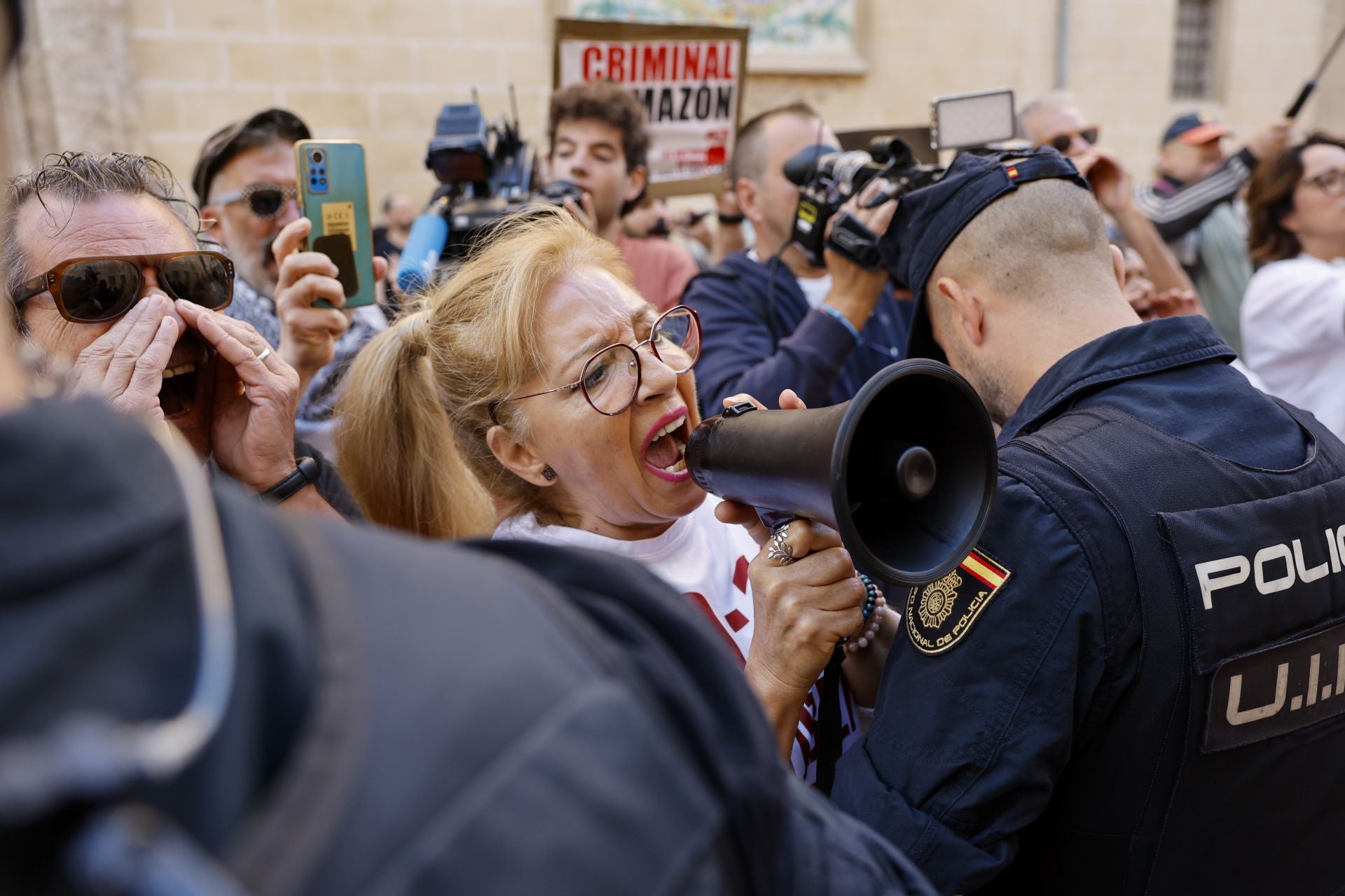 Las víctimas vuelven a pedir la dimisión de Mazón a las puertas de Les Corts