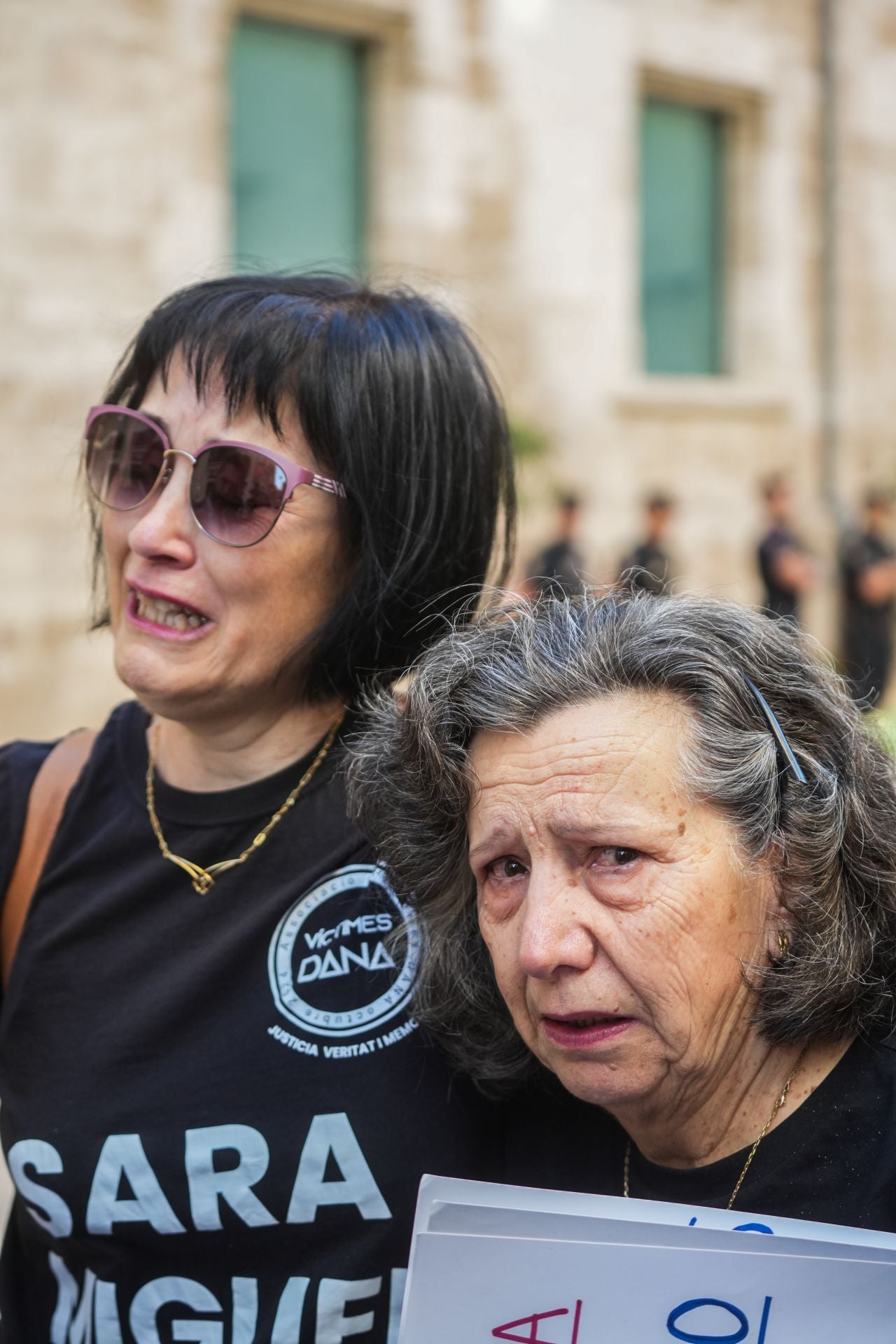 Las víctimas vuelven a pedir la dimisión de Mazón a las puertas de Les Corts