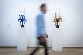 Dos esculturas de Manolo Valdés, en la galería Benlliure.