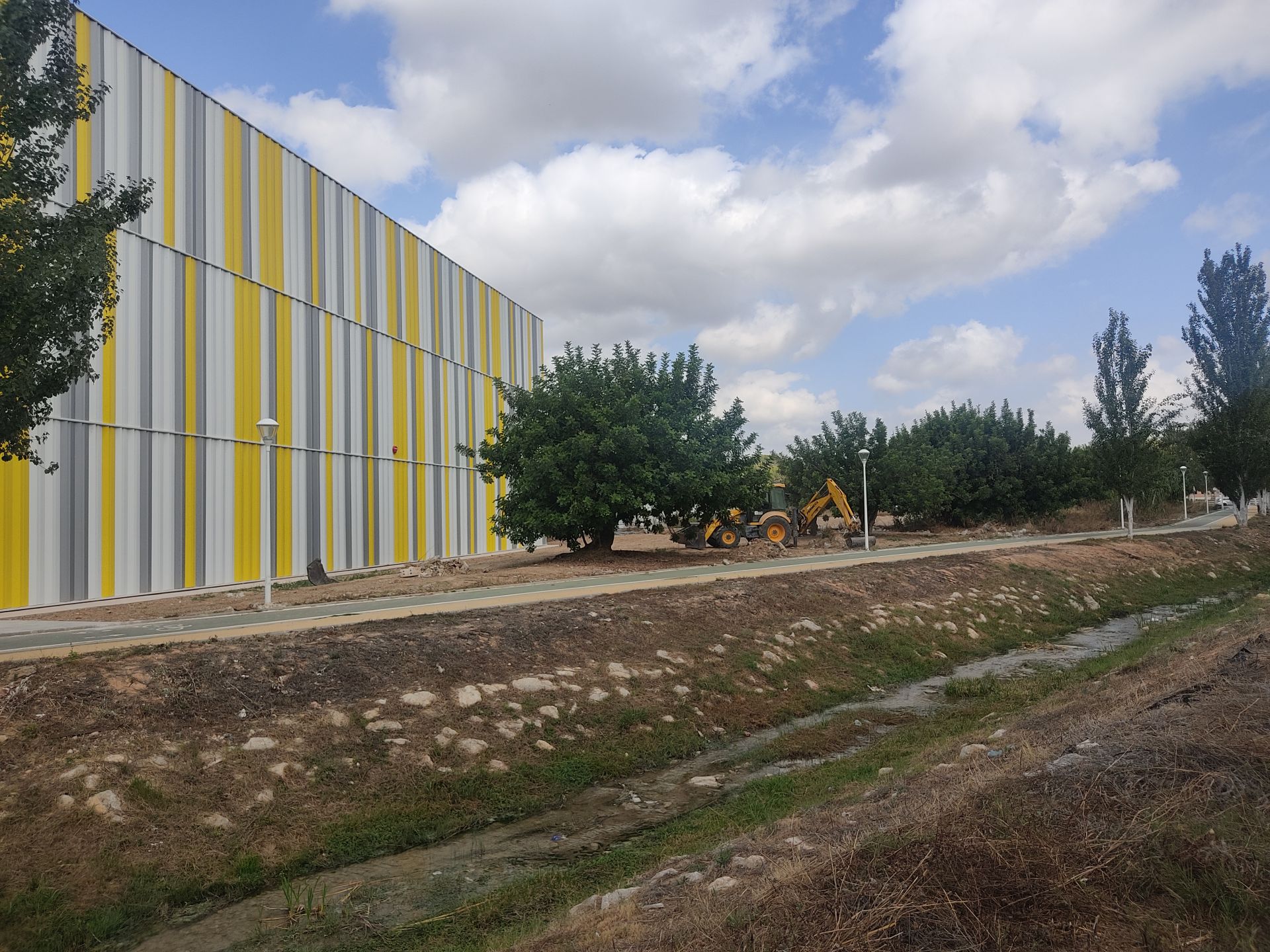 Imagen secundaria 1 - Montserrat, ampliar l&#039;Agroix para proteger de nuevas crecidas la localidad