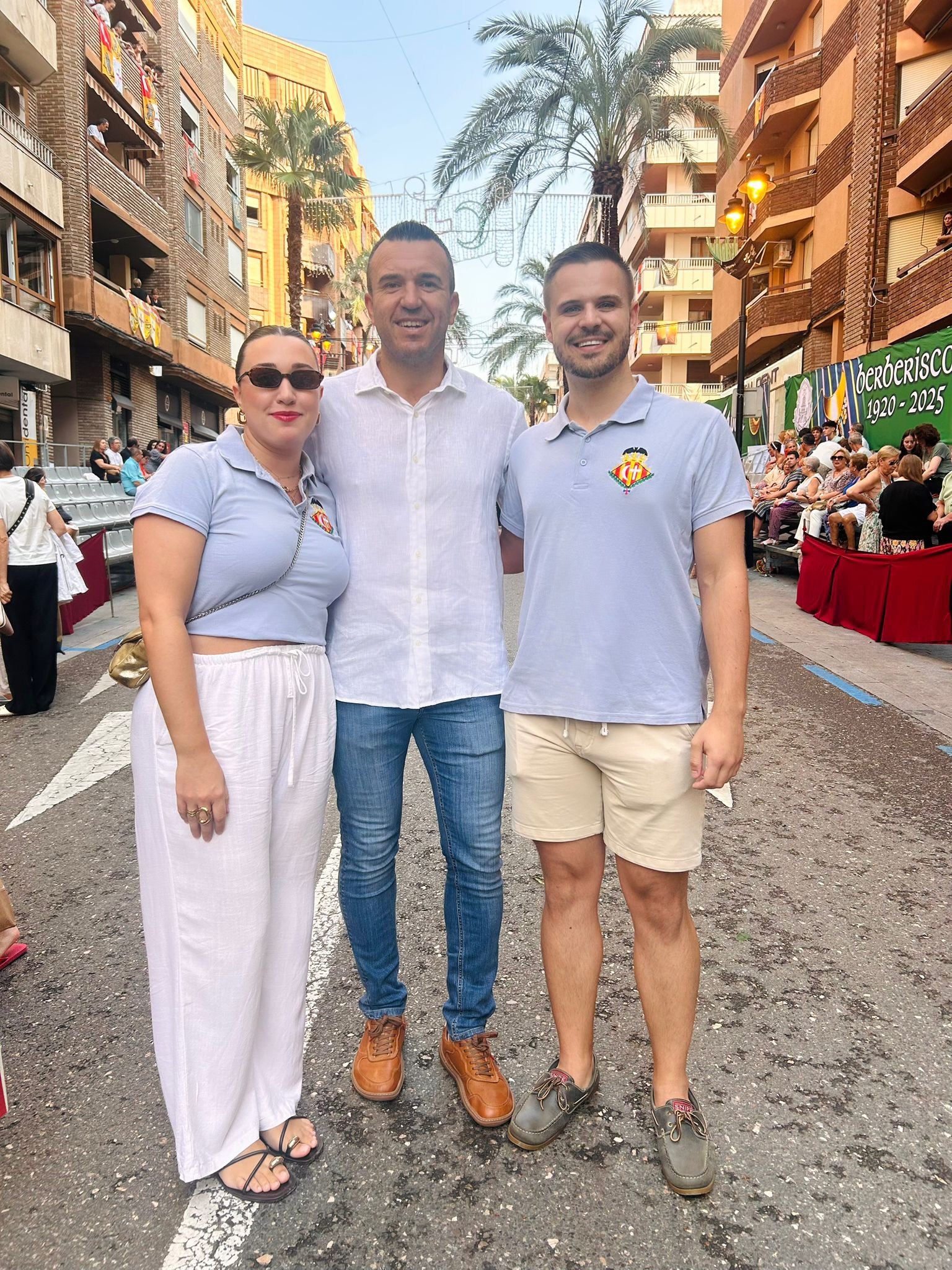 Sofía Caballer, Abanderada Cristiana; Vicente Mompó, Presidente de la Diputación; Patrick Salvador, Presidente de la Junta de Moros y Cristianos.