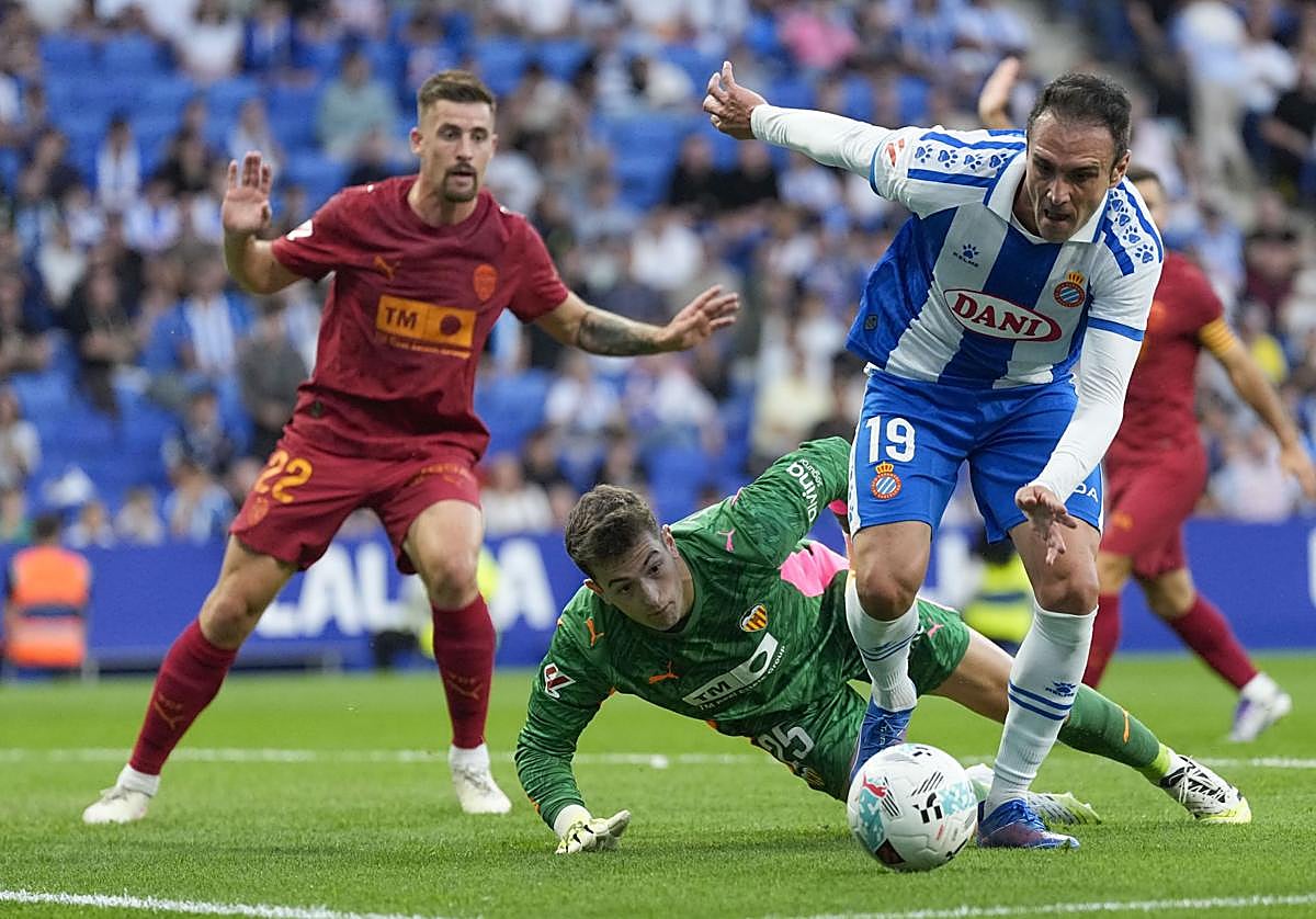 Julen Agirrezabala, ante el incombustible Kike García.