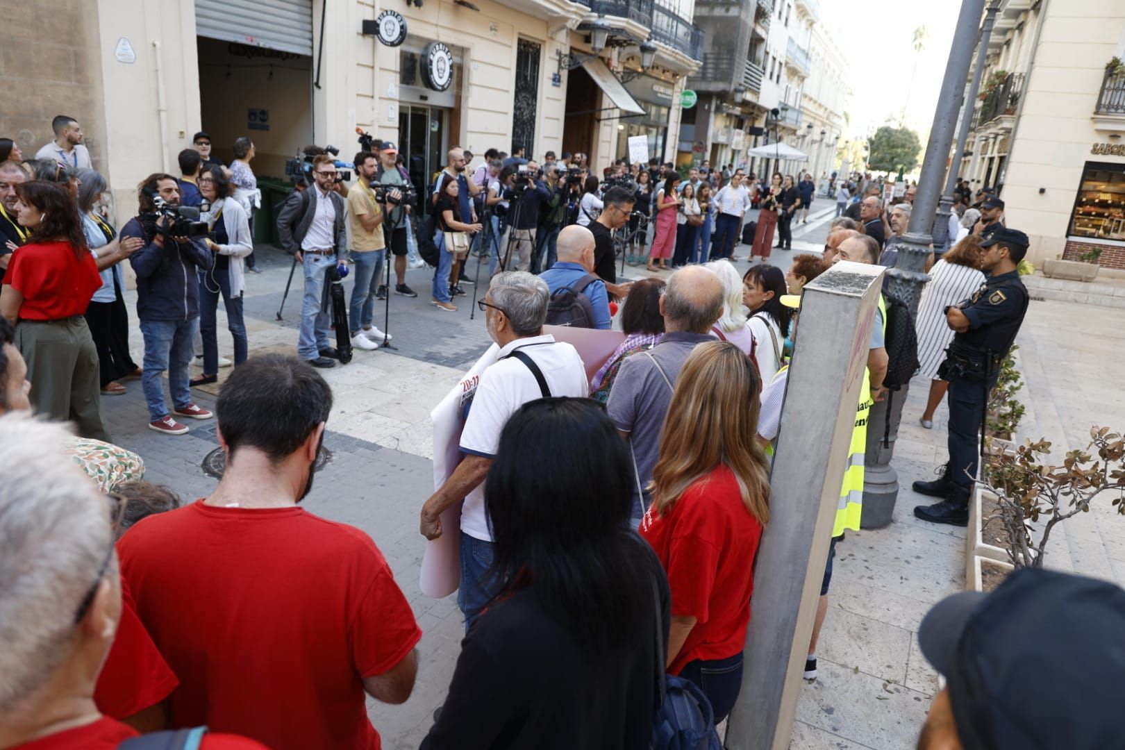 Las víctimas vuelven a pedir la dimisión de Mazón a las puertas de Les Corts