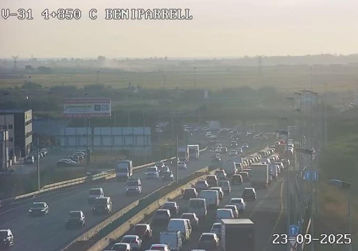 Atascos en la V-31 este martes, 23 de septiembre.