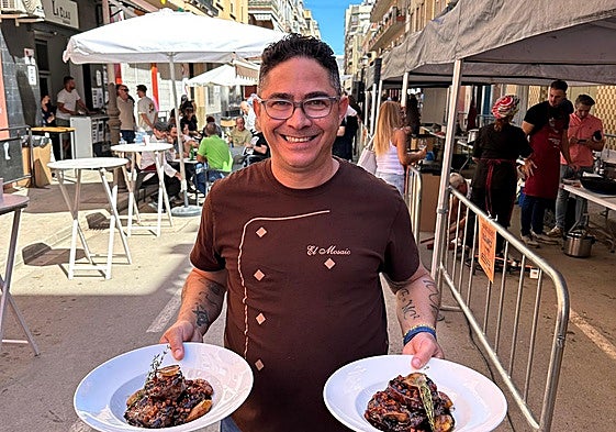 Marín Jiménez con el rabo de toro ganador.