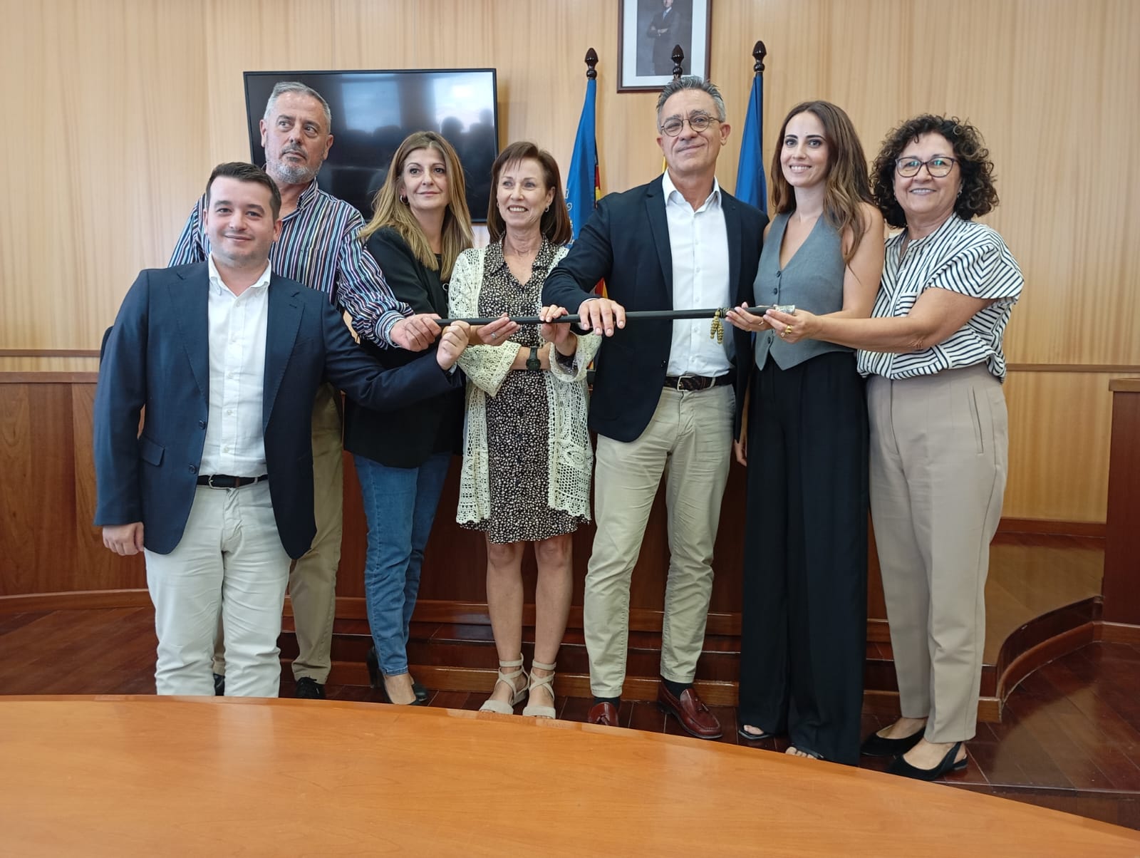 Imagen principal - Santafosta inicia su segunda etapa como alcalde de San Antonio de Benagéber tras prosperar la moción de censura