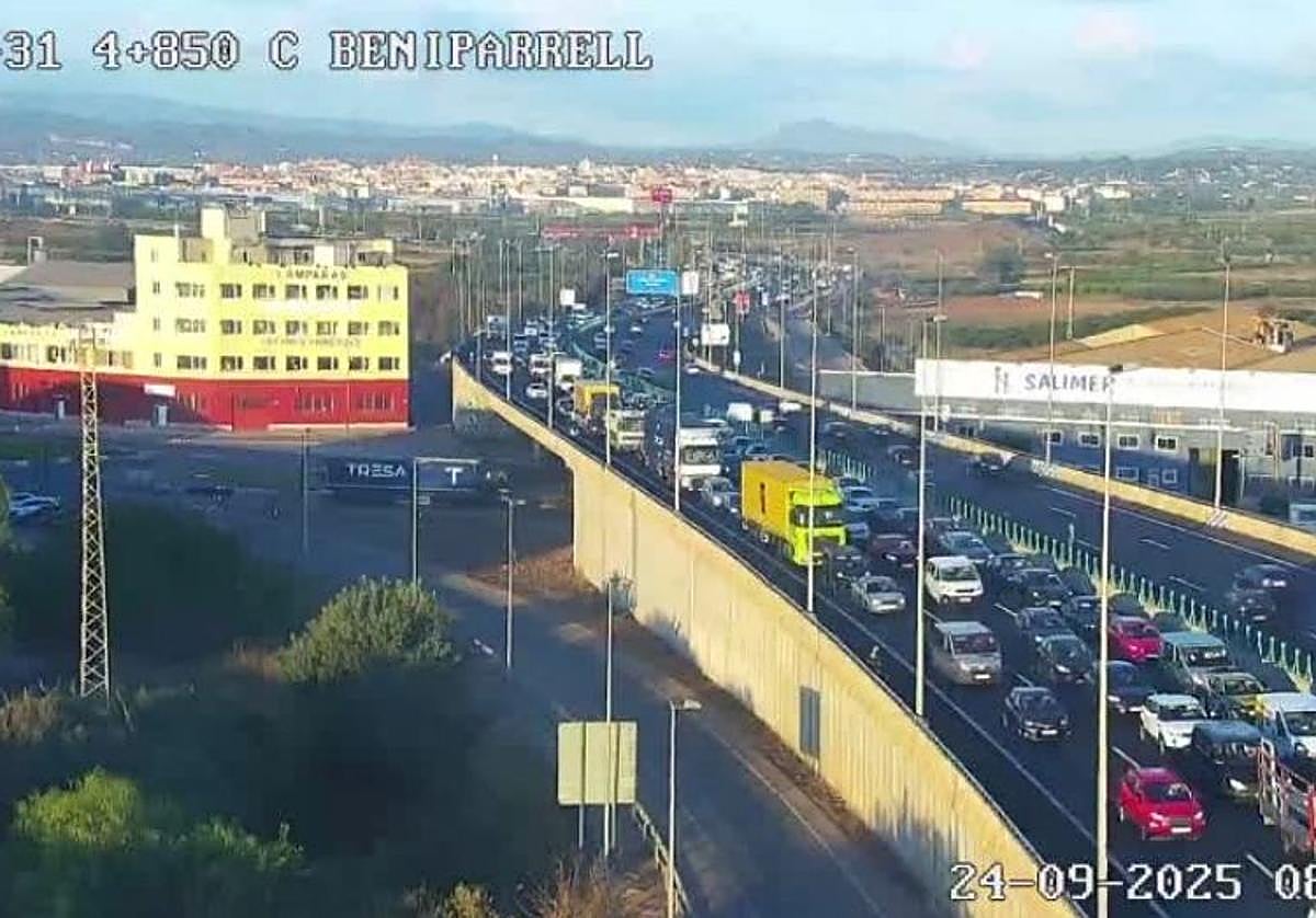 Atasco en la V-31 este miércoles, 24 de septiembre.