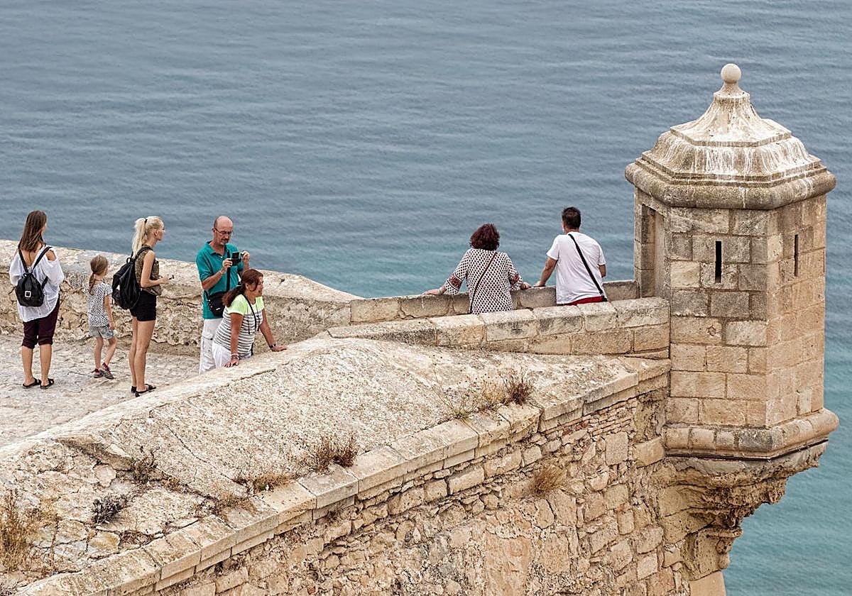 Uno de los baluartes del Castillo de Santa Bárbara, imagen de archivo.