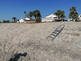 Estado de una de las playas de Sagunto.