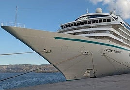 Cerca de 500 cruceristas americanos escalan en PortCastelló a bordo del 'Crystal Simphony'
