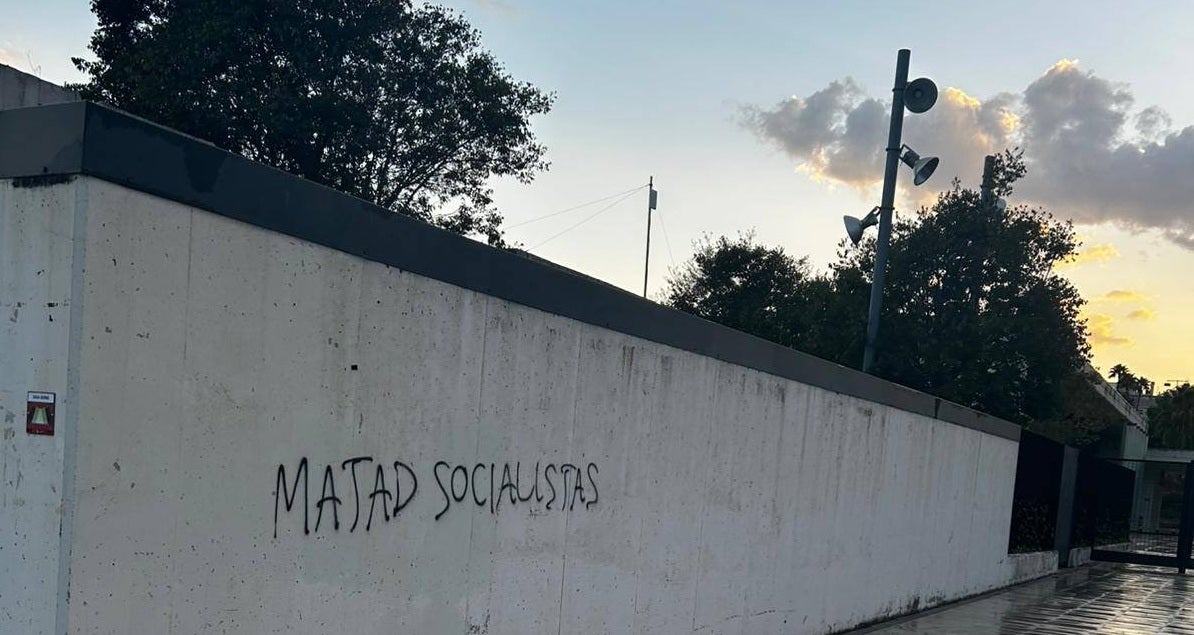 Pintadas aparecidas contra el PSPV en Ontinyent.