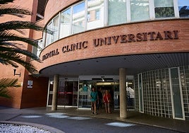 Entrada principal del Hospital Clínico.