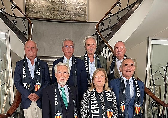 El jurado de la Tertulia Torino, tras acordar este jueves los nombramientos para los premios.