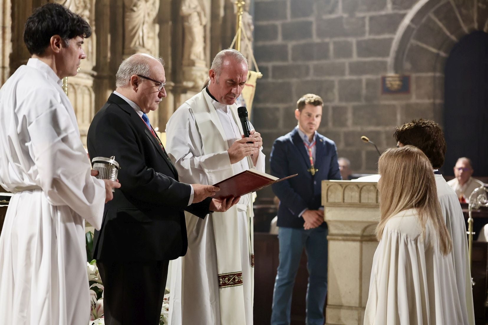 Nombramiento de la fallera mayor de Valencia como Dama de Honor del Santo Cáliz