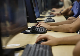 Alumnos de un ciclo formativo de la familia de Informática, en una imagen de archivo.