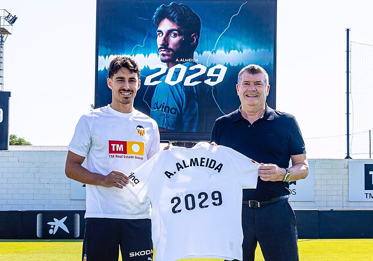 André Almeida renueva con el Valencia.