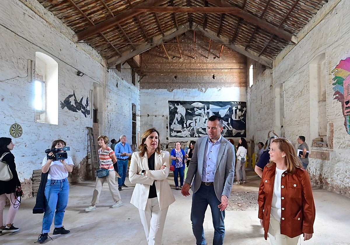 Visita de la alcaldesa de Valencia, María José Catalá, al antiguo Patronato de Benifaraig.