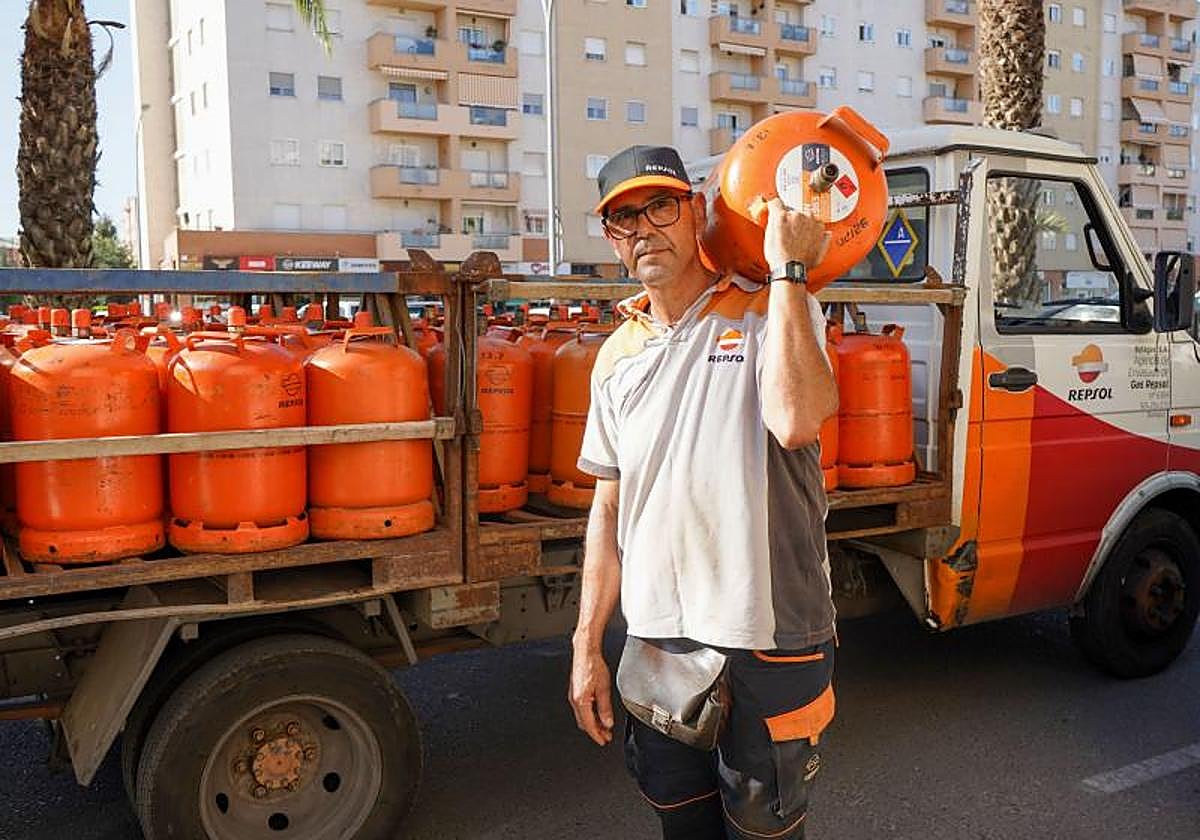 Reparto de bombonas de butano, en una imagen de archivo.