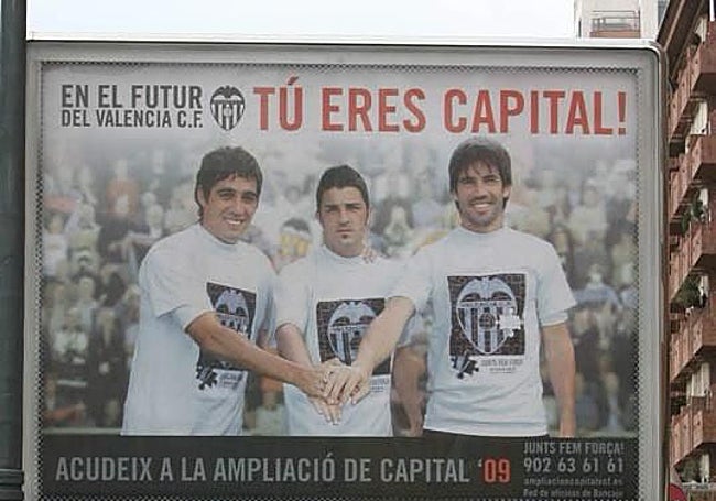 Cartel de promoción. Vicente, Villa y Albelda, en una publicidad de la ampliación de capital de 2009.
