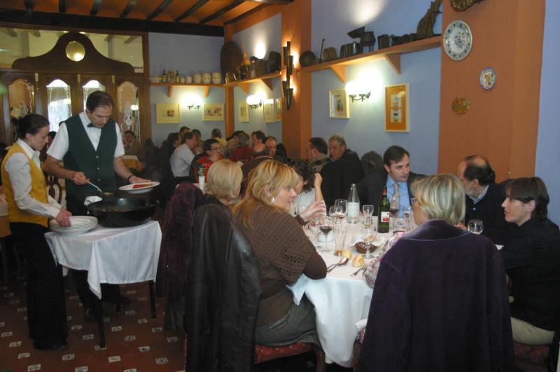 Servicio en Casa de la Abuela, en uan imagen de archivo.
