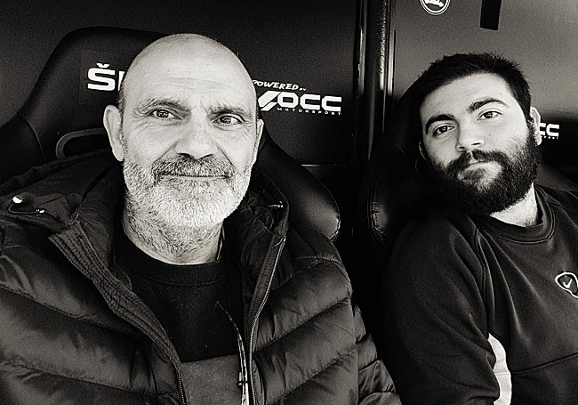 Miguel Bonilla y Adrián, su hijo dibujante y autor de 'Star Trek. The Last Starship'.