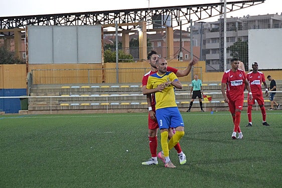 Panucci, durante el choque ante el Gandía.