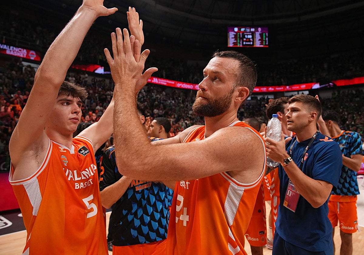 El Valencia Basket celebra el pase a la final de la Supercopa.