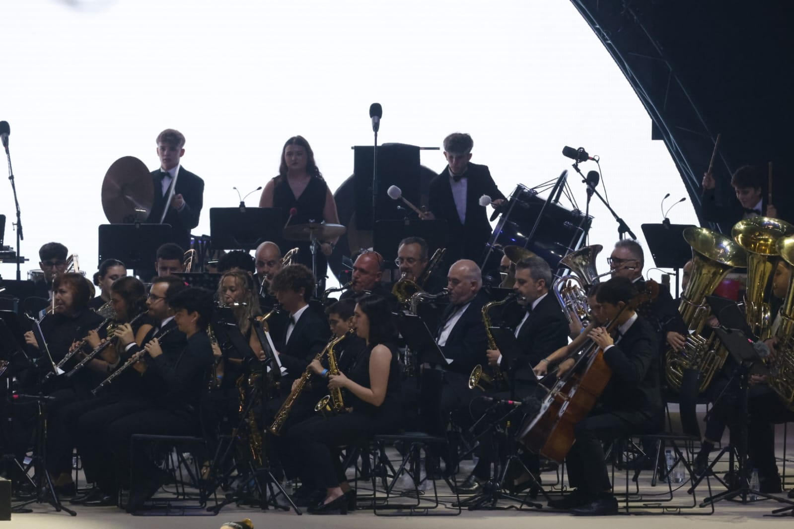 FOTOS | Las mejores imágenes de la gala fallera en el Roig Arena