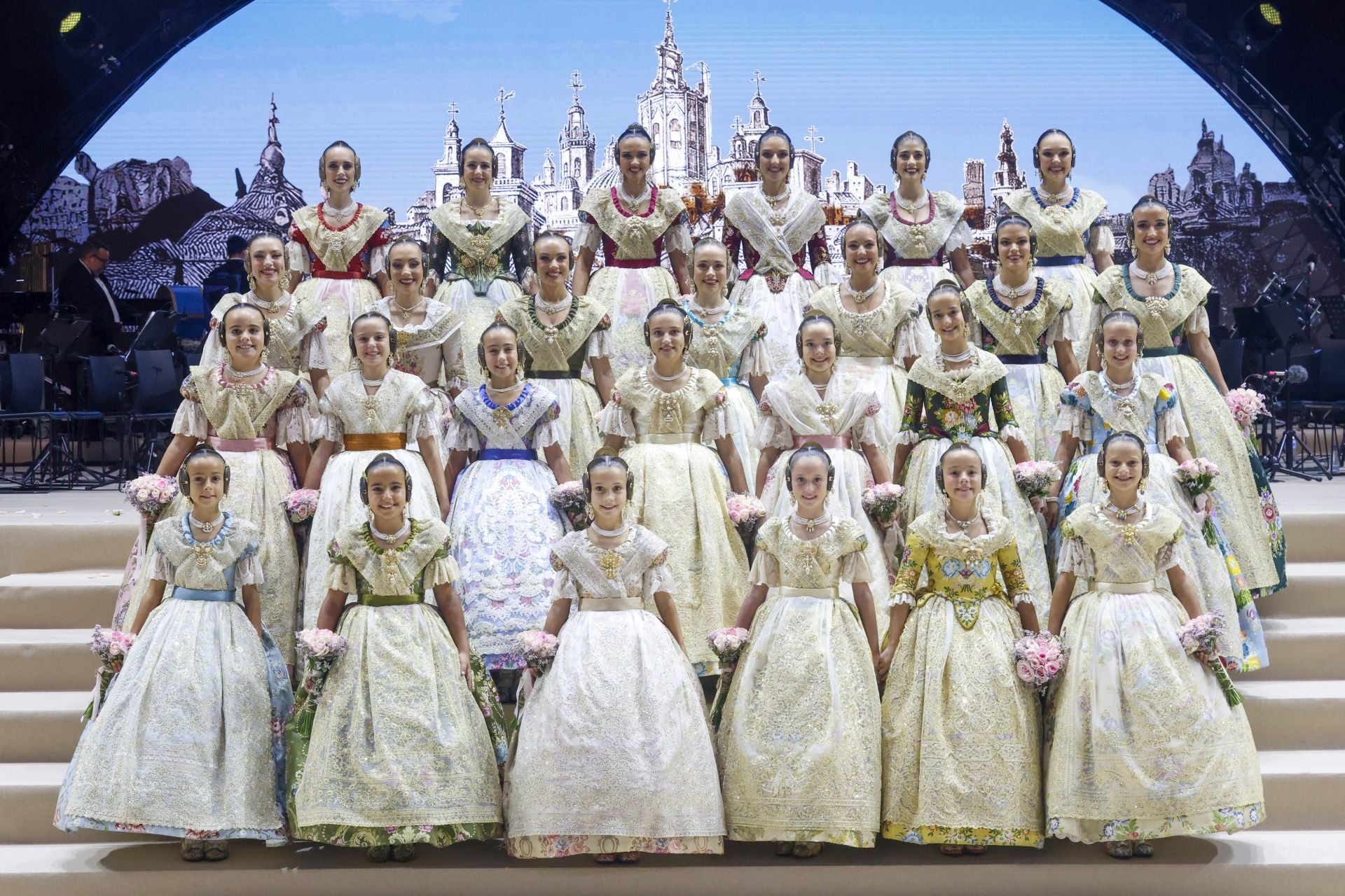 FOTOS | Las mejores imágenes de la gala fallera en el Roig Arena