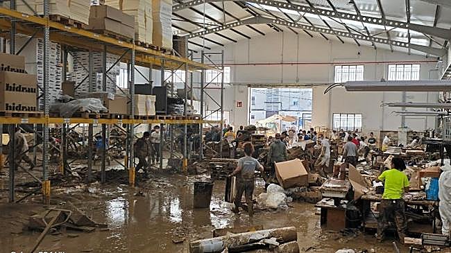 Imagen antes - La nave de la empresa Hidrau, antes y ahora.