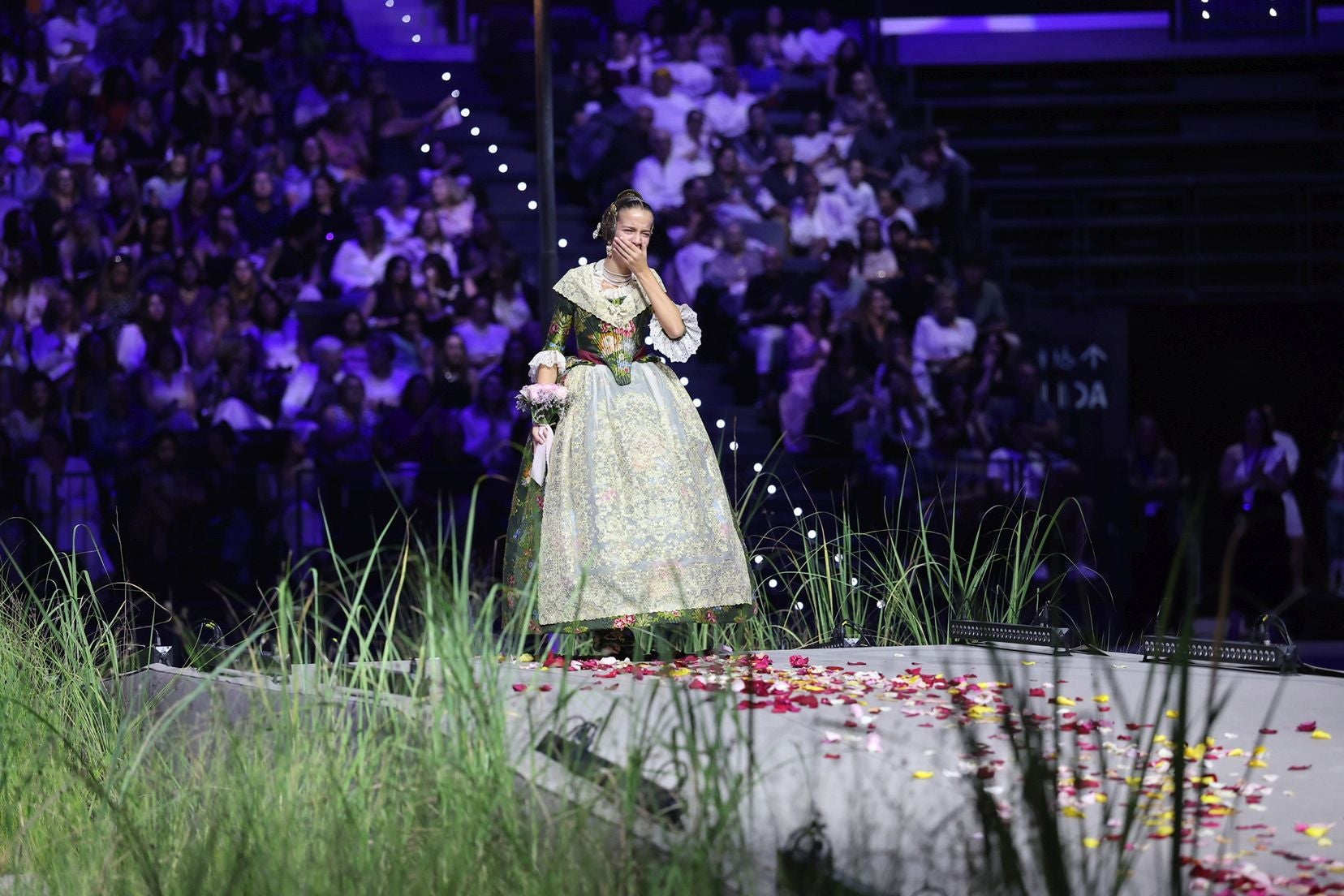 FOTOS | Las mejores imágenes de la gala fallera en el Roig Arena