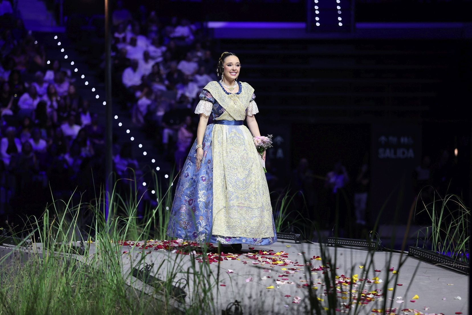 FOTOS | Las mejores imágenes de la gala fallera en el Roig Arena