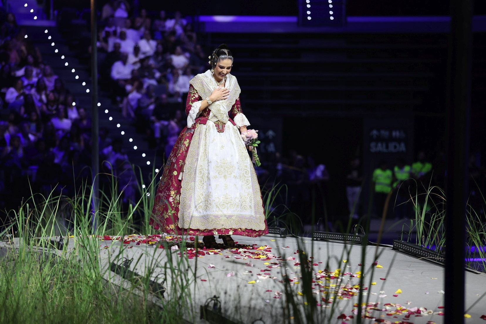 FOTOS | Las mejores imágenes de la gala fallera en el Roig Arena