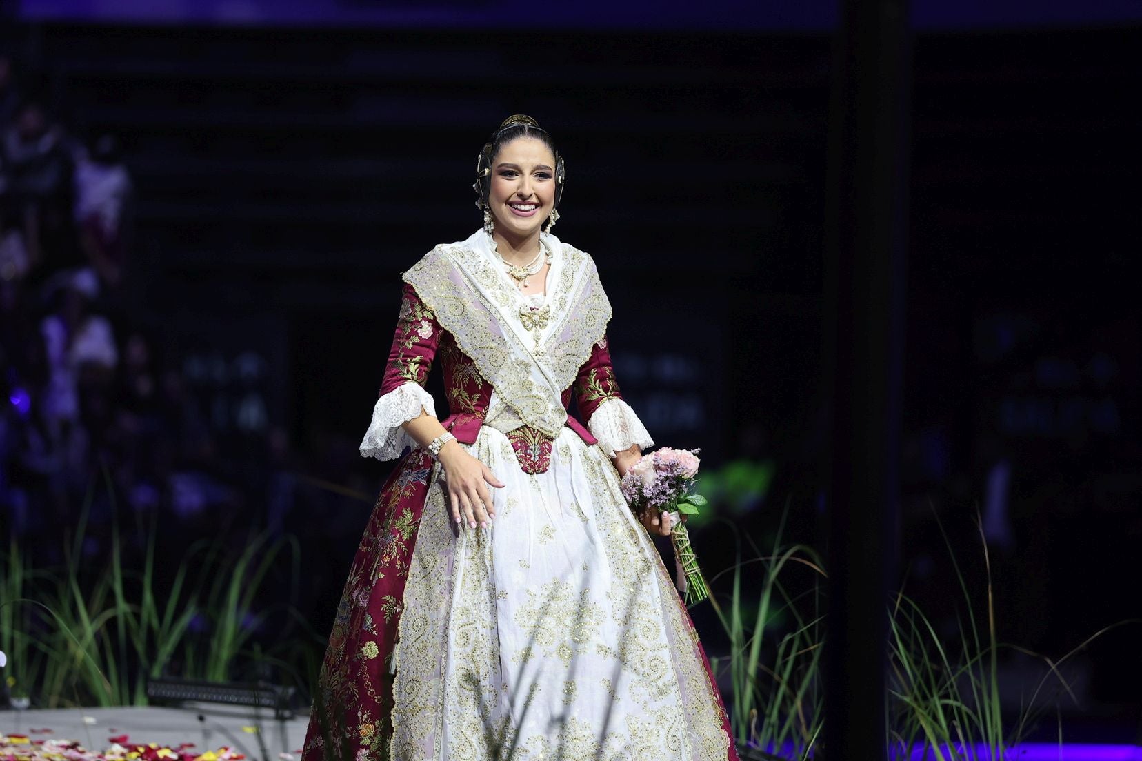 FOTOS | Las mejores imágenes de la gala fallera en el Roig Arena