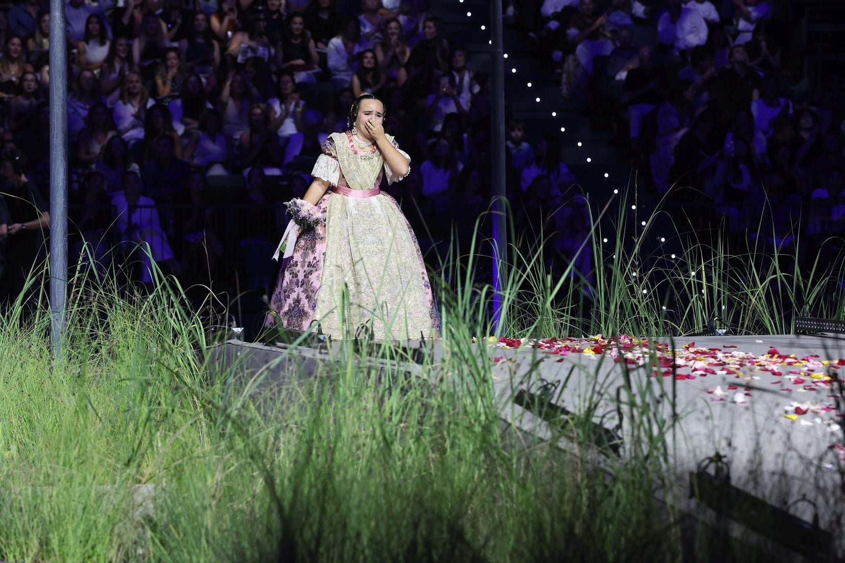 FOTOS | Las mejores imágenes de la gala fallera en el Roig Arena