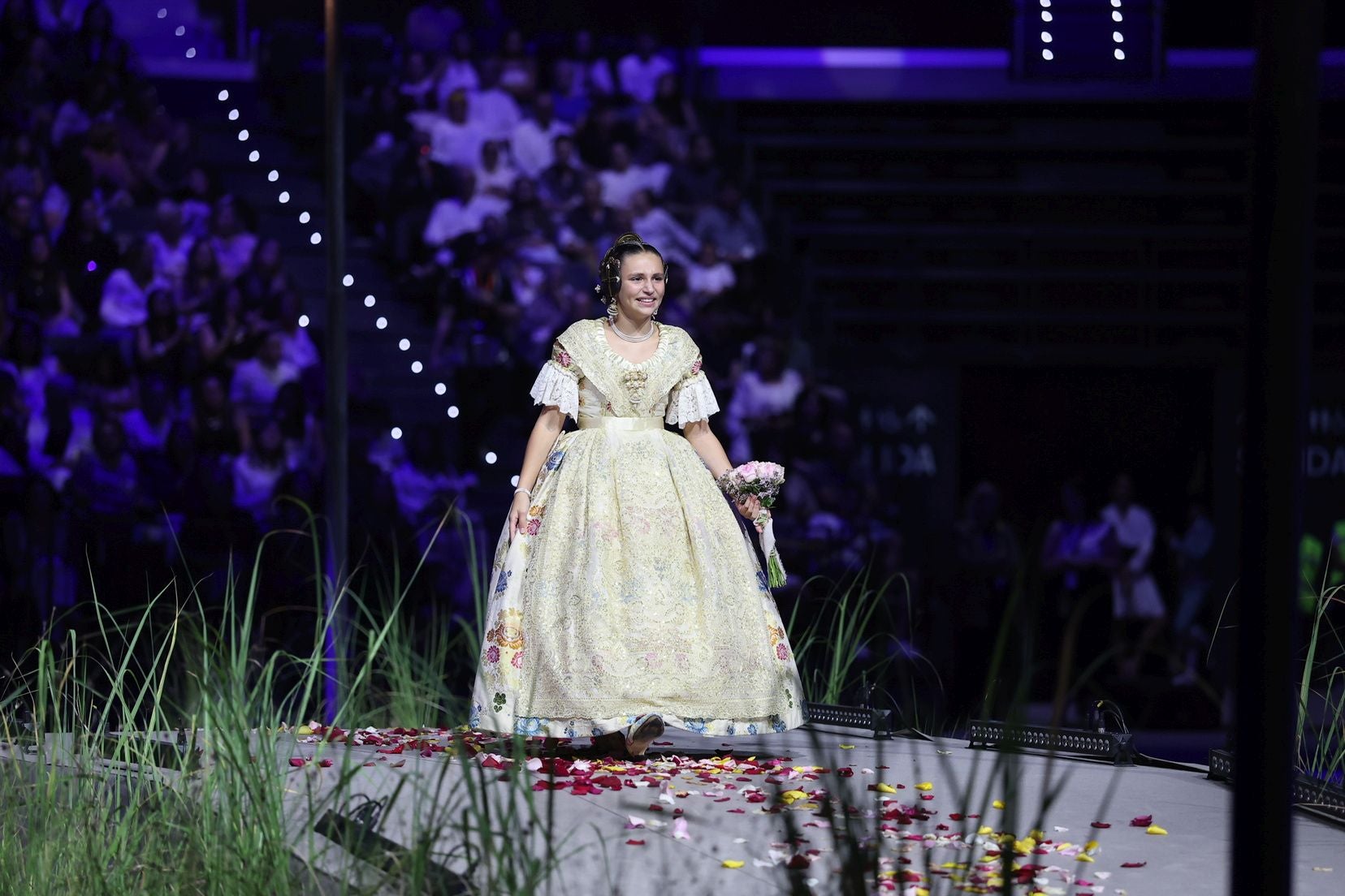 FOTOS | Las mejores imágenes de la gala fallera en el Roig Arena
